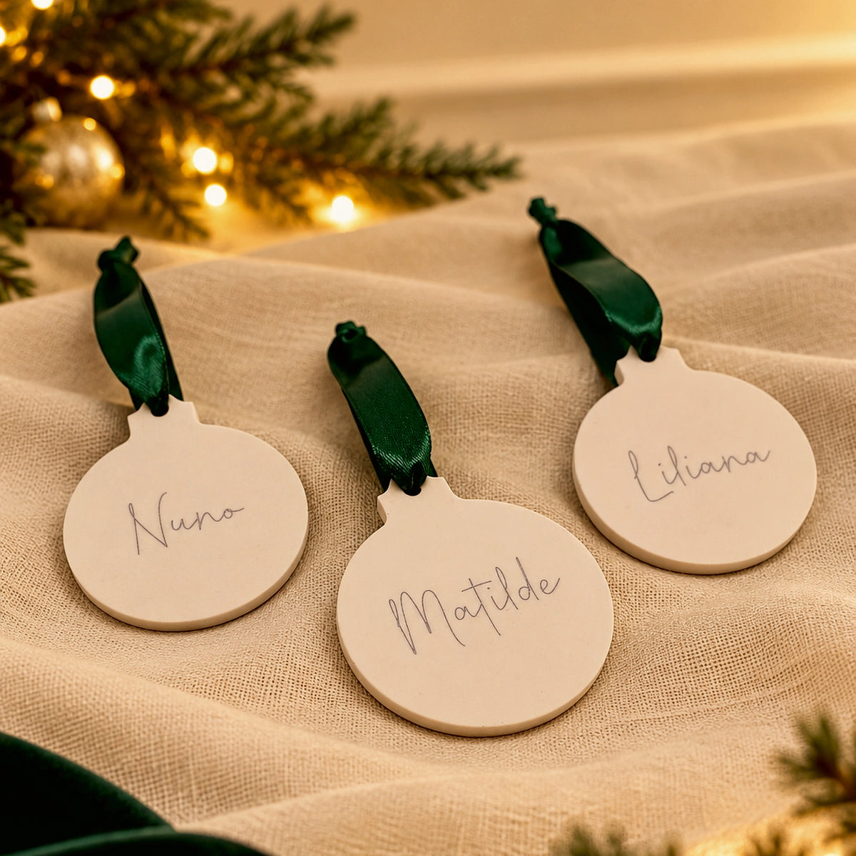 Pormenor da Bola de Natal personalizada feita à mão pela Pura