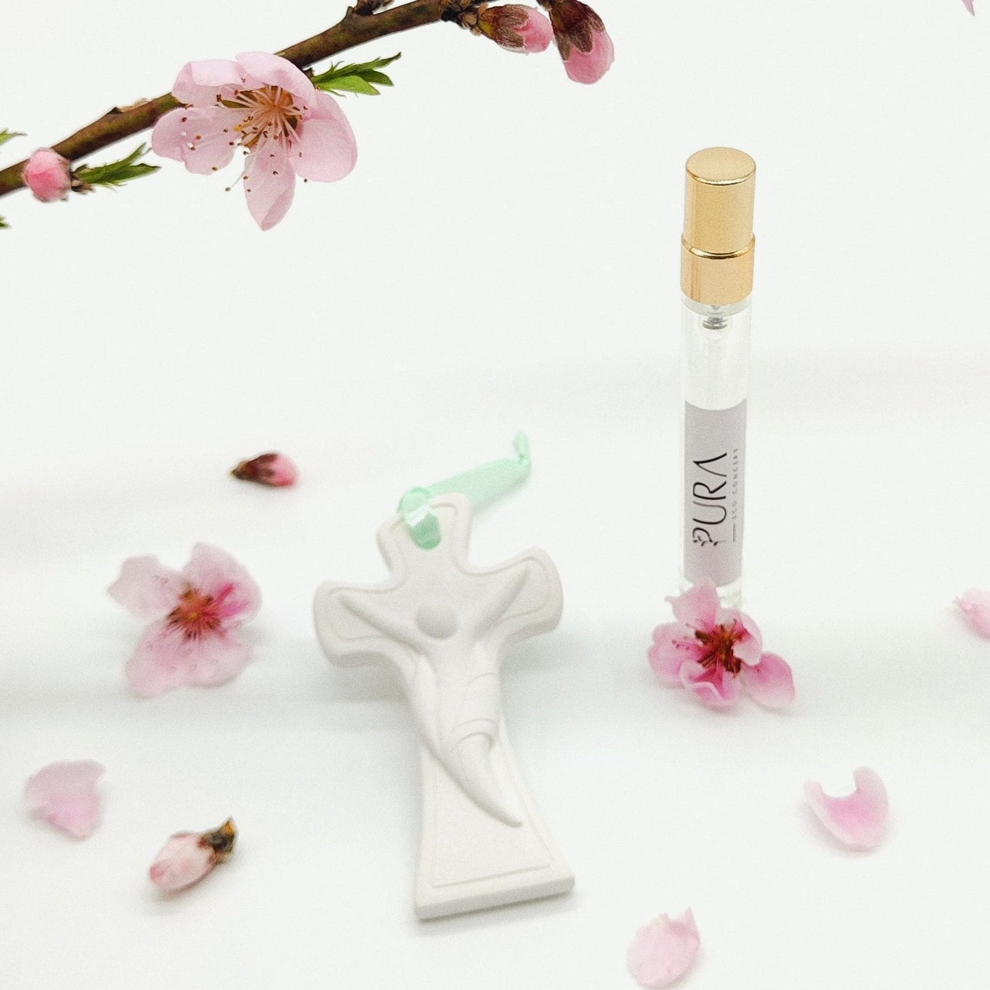 Coffret Pendente Cristo Estilizado + Fragrância para Cerâmica Perfumada